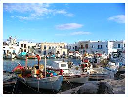 Port typique de Naoussa ìle de Paros dans les îles Cyclades en mer Egée Grèce Port typique de Naoussa ìle de Paros dans les îles Cyclades en mer Egée Grèce
