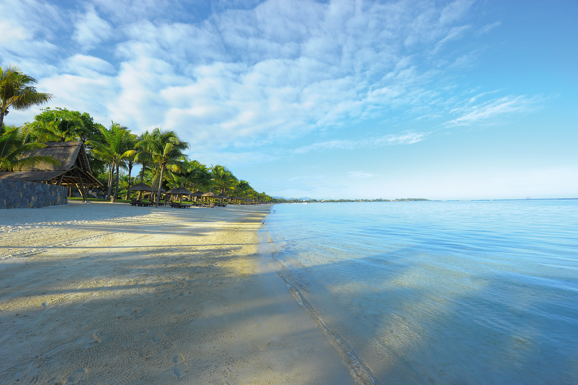 Plage de sable fin de l'hôtel Trou aux Biches situé à l'île Maurice Océan Indien