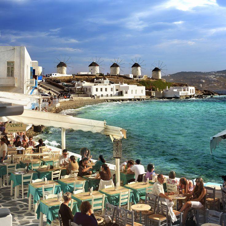Vue de l'île de Mykonos une île très connue de tout le monde située dans les îles Cyclades en mer Egée Grèce