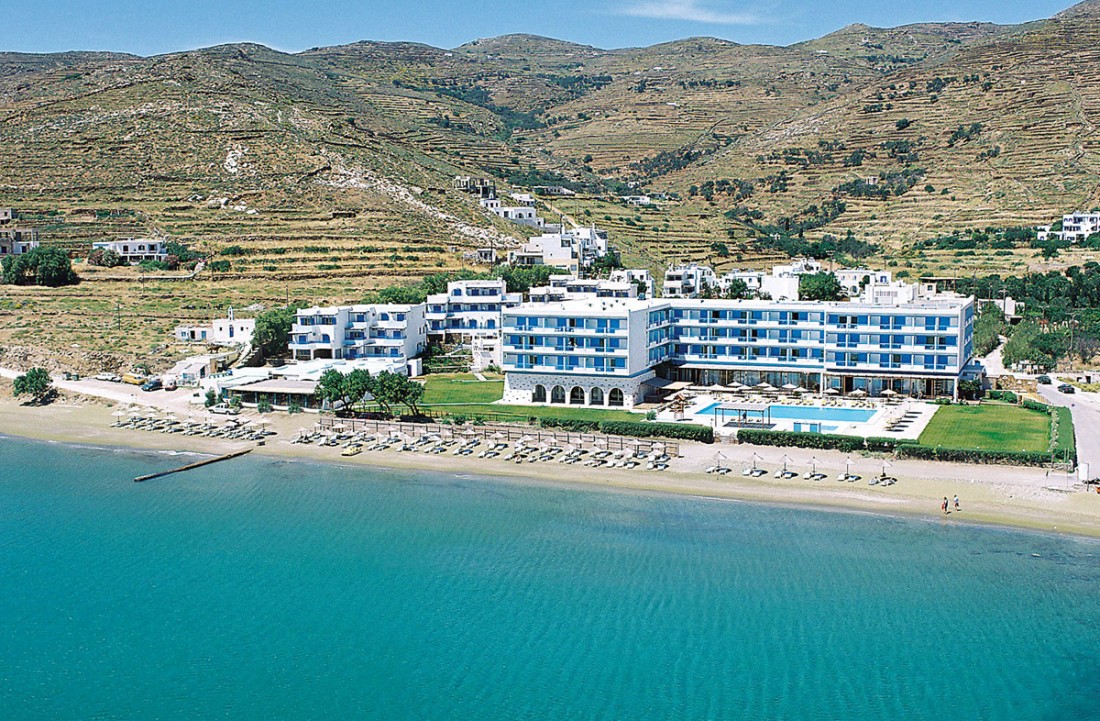 Vue panoramique de l'hôtel TINOS Beach à Tinos îles Cyclades