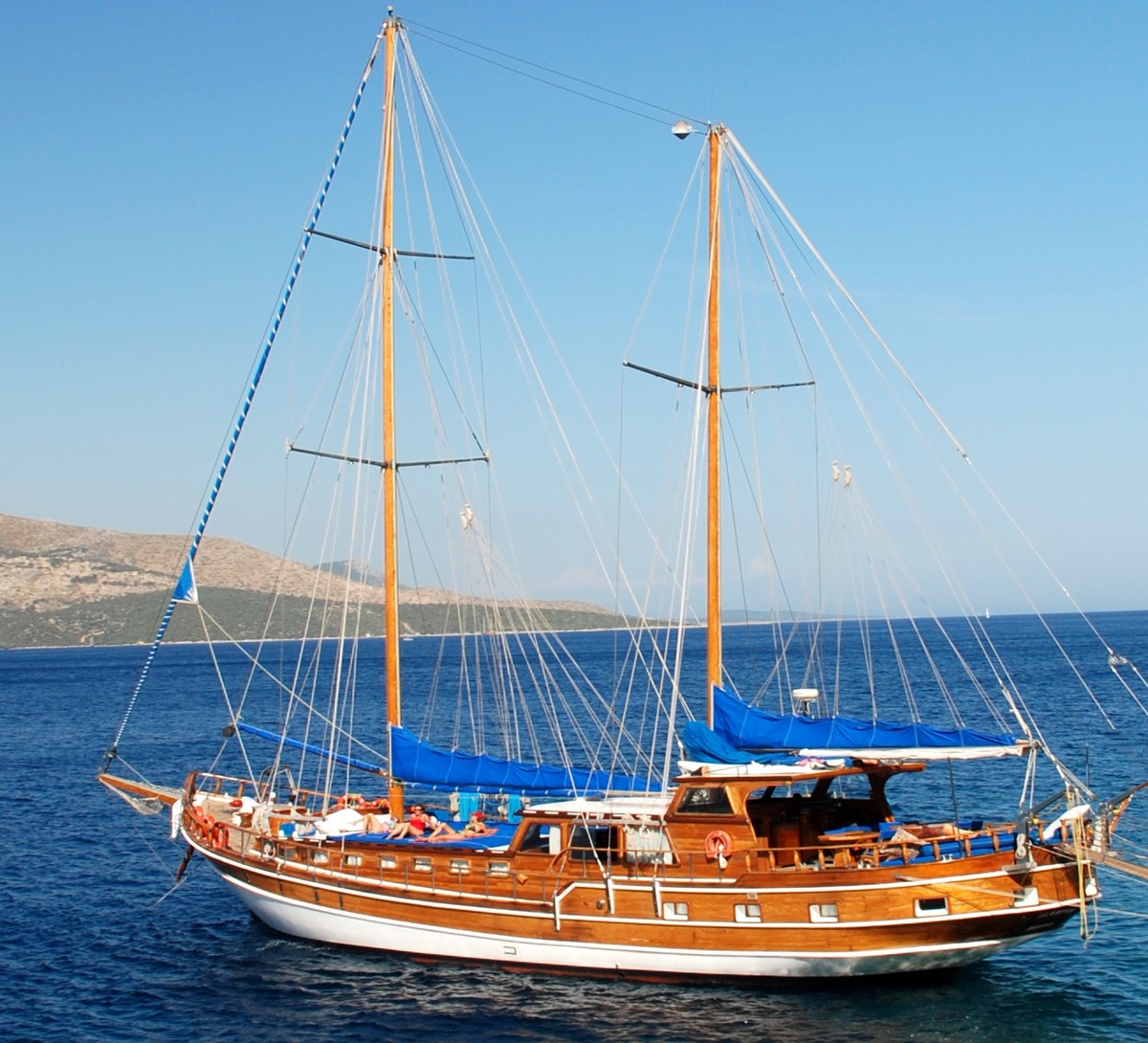 Goélette en général pour croisière à la cabine dans les îles grecques