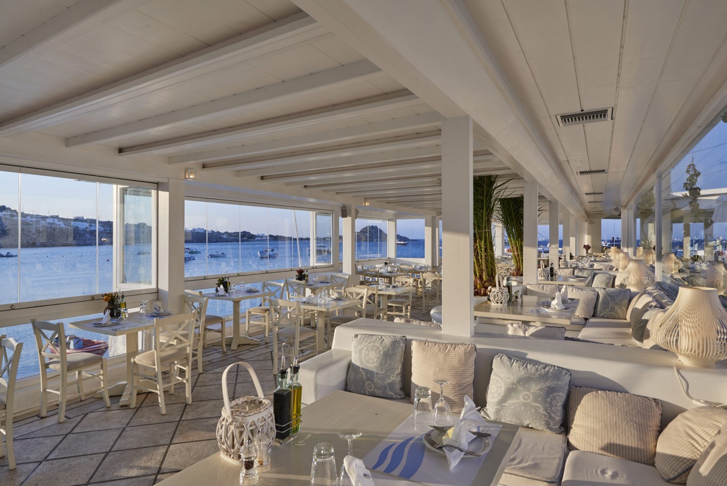 restaurant de l'hôtel Petinos beach à Plati gialos Mykonos