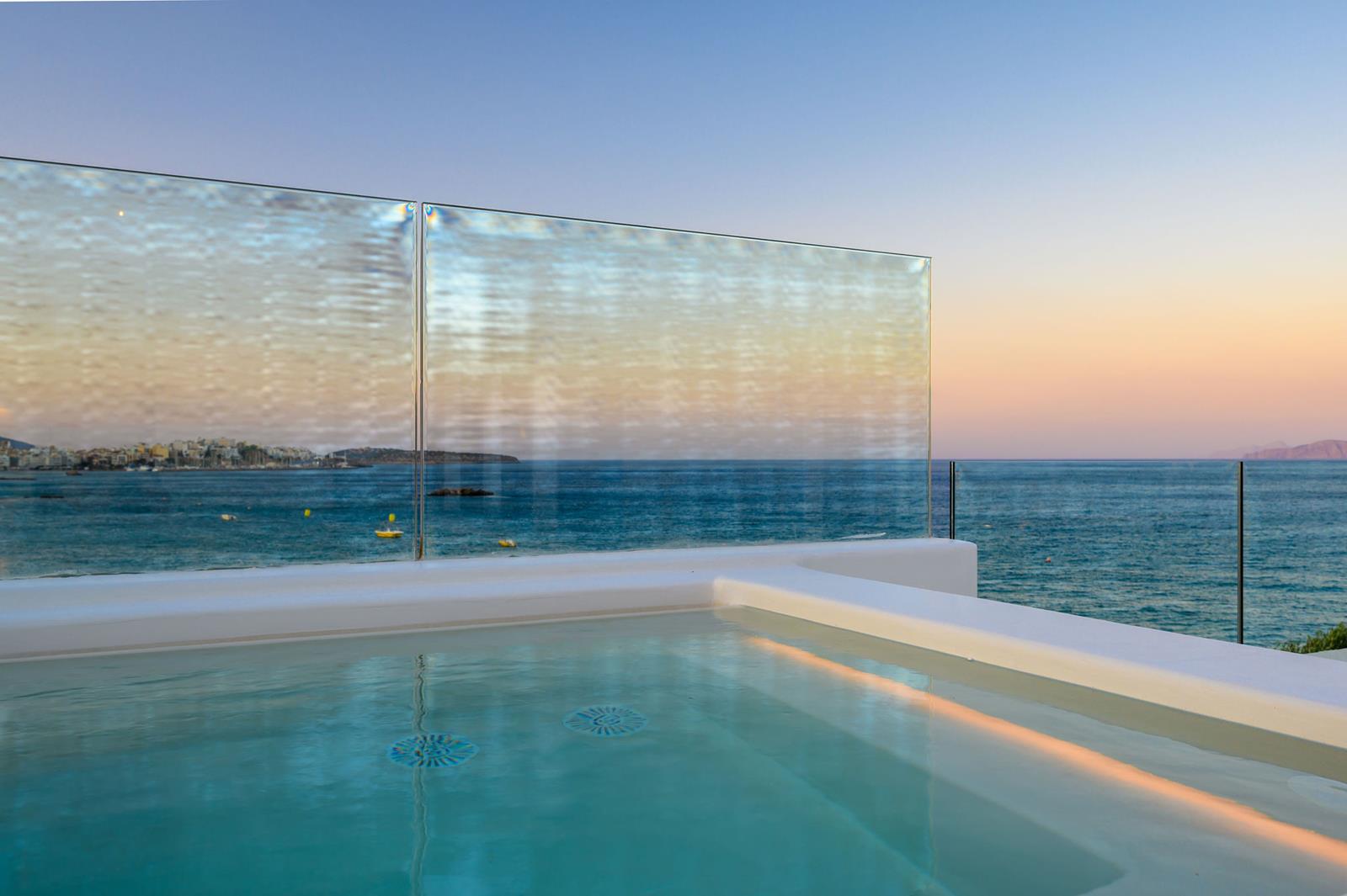 Piscine de l'hôtel the island concept