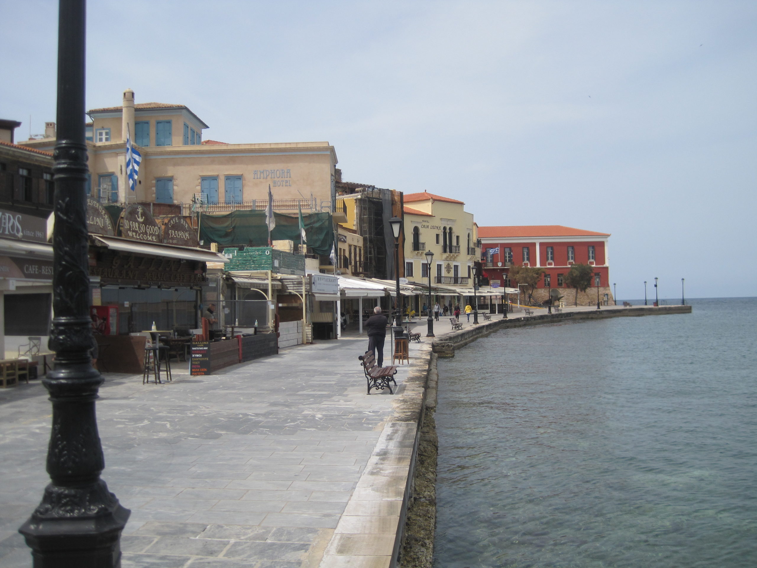 promenade bord de mer à chania la canée crète