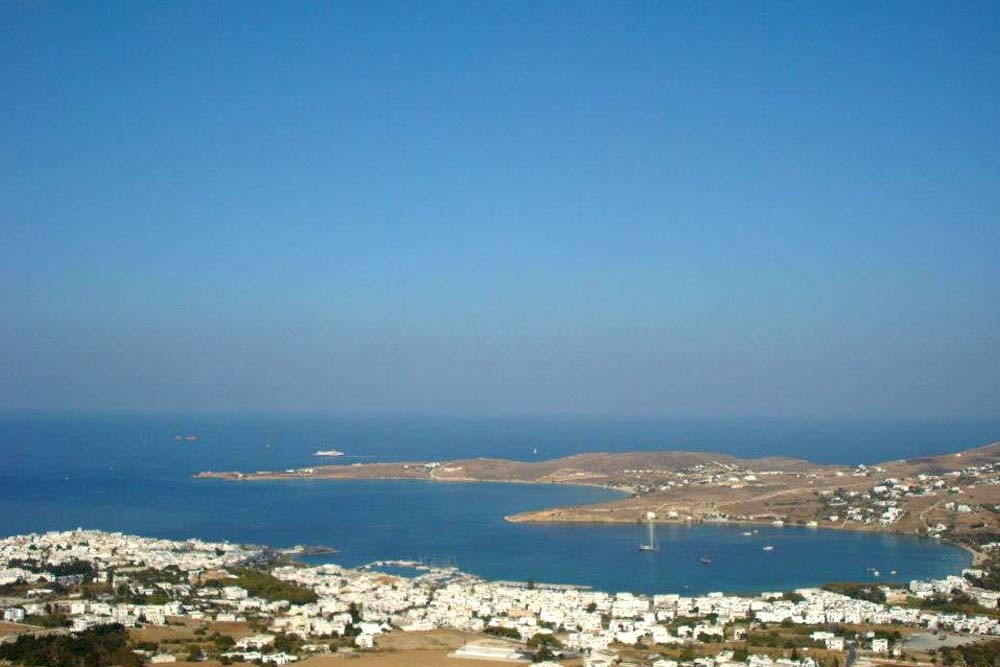 vue sur l'île de Paros îles Cyclades Grèce