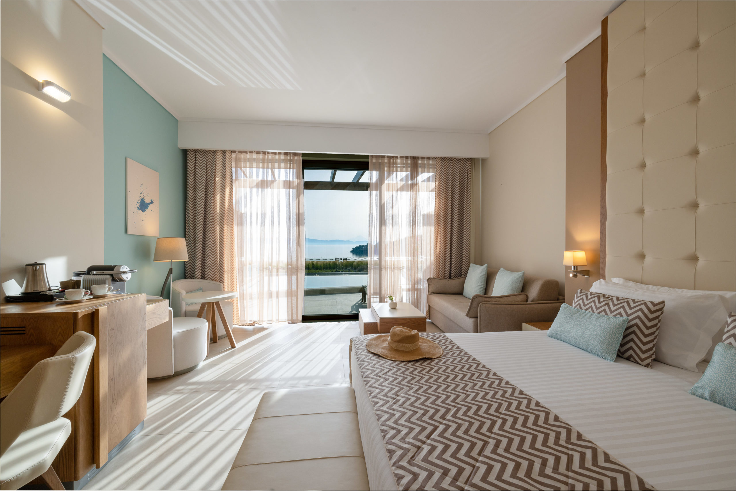 Club chambre2 vue mer avec piscine privée à l'hôtel MIRAGGIO Thermal & Spa Resort 5étoiles dans la Péninsule de Chalcidique en Grèce du nord