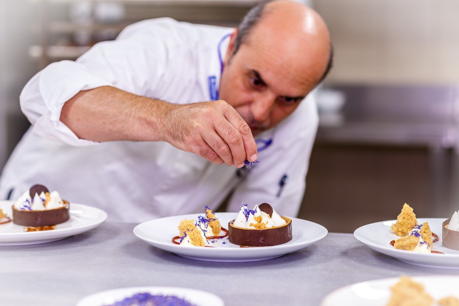 préparation d'un dessert à hôtel Miraggio Thermal Spa & Resort à Chalkidique
