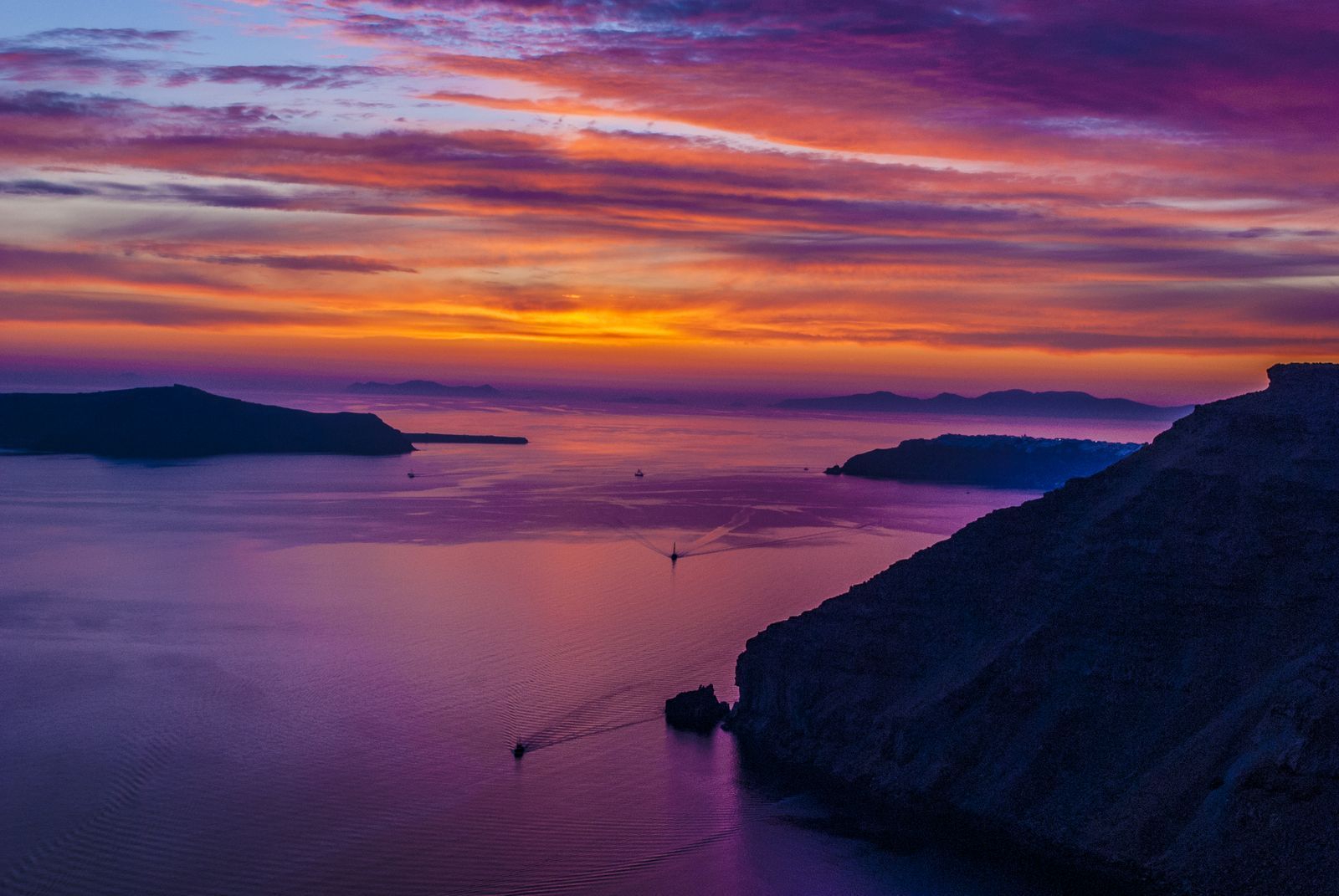 Sublissime coucher de soleil a Anteliz Suites Santorini