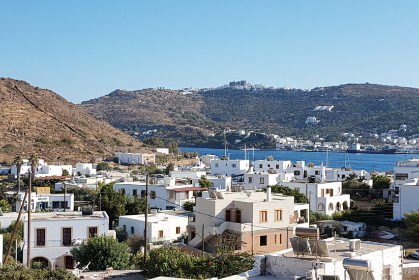 île de Patmos au loin le Monastère de St-Jean