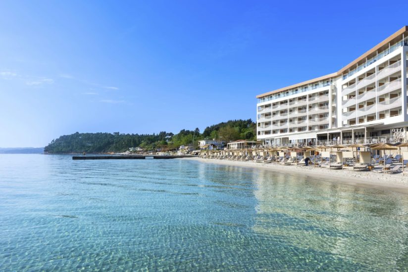 Vue sur l'hôtel Ammon Zeus cinq étoiles situé à kallithea en Chalcidique en Grèce