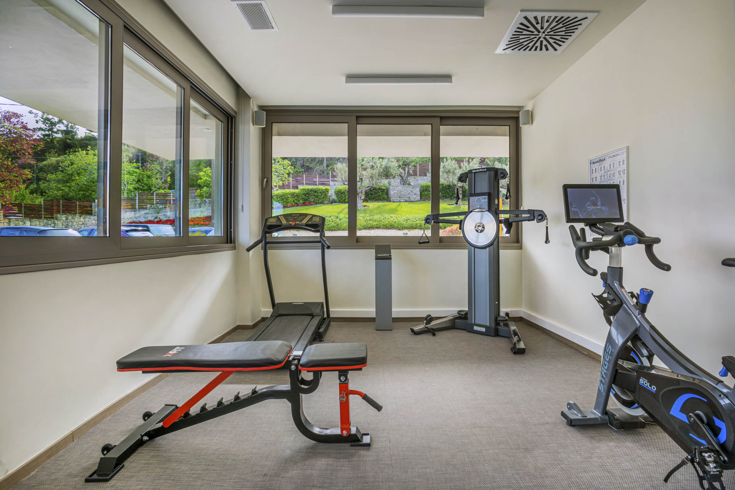 Salle de fitness dans l'hôtel Ammon Zeus 5étoiles situé sur la plage de Kallithea en Chalcidique en Grèce du nord