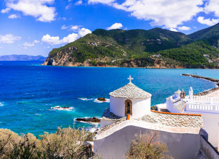 église dans ìle de Skopelos dans les îles Sporades