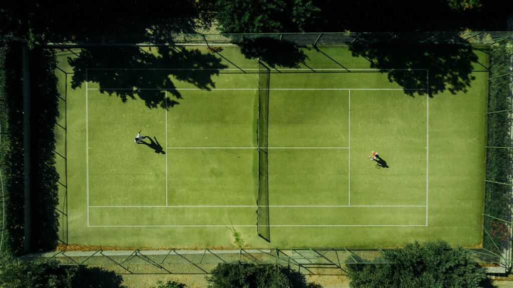 Cours de tennis à l'hôtel Paralos Irini Mare à Agia Galini en Crète du sud