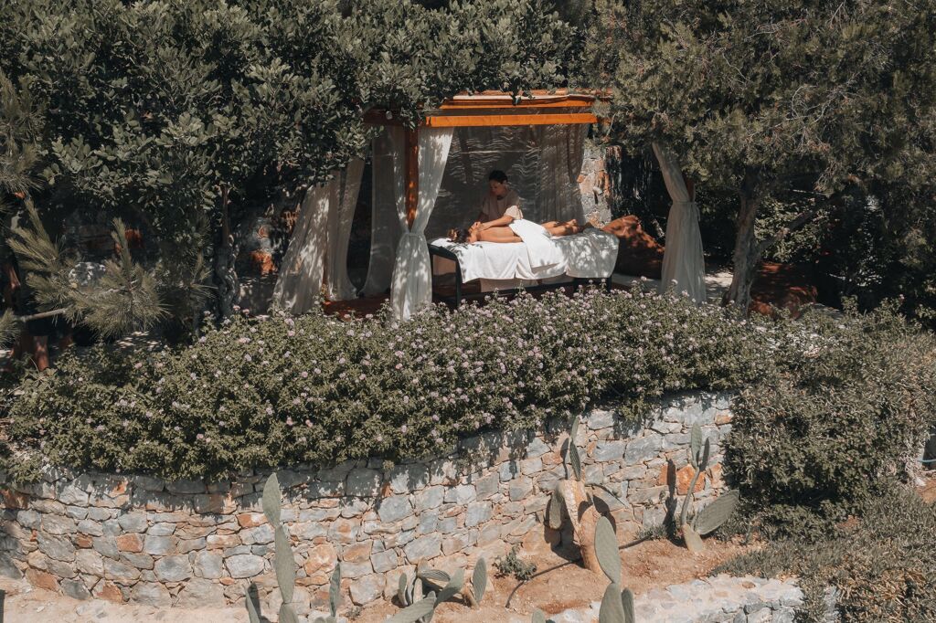 Endroit pour les massages à l'hôtel Paralos Irini Mare à Agia Galini dans le sud de la Crète au bord de la mer de Lybie