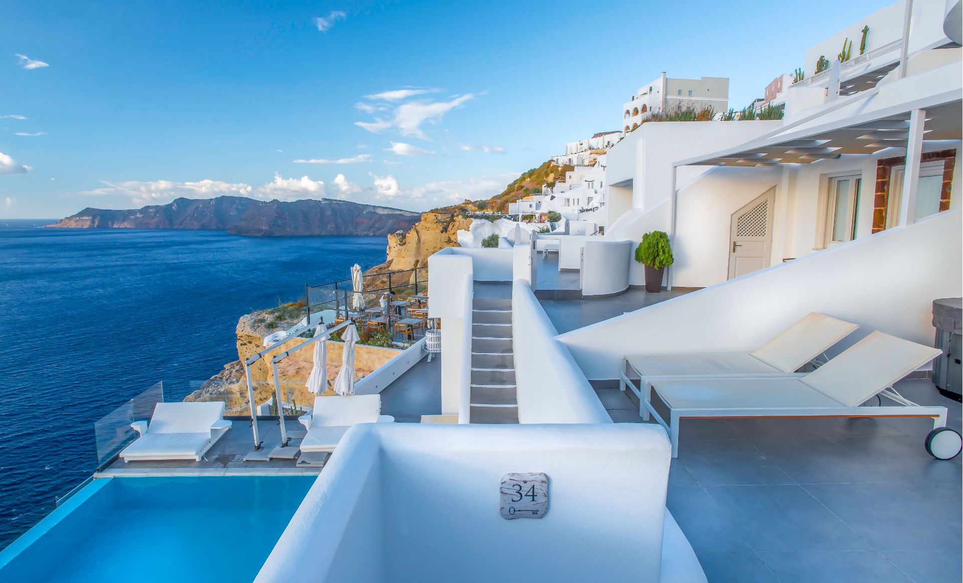 Vue exterieure de Santorini Secret Suites & Spa en Grèce île Cyclades