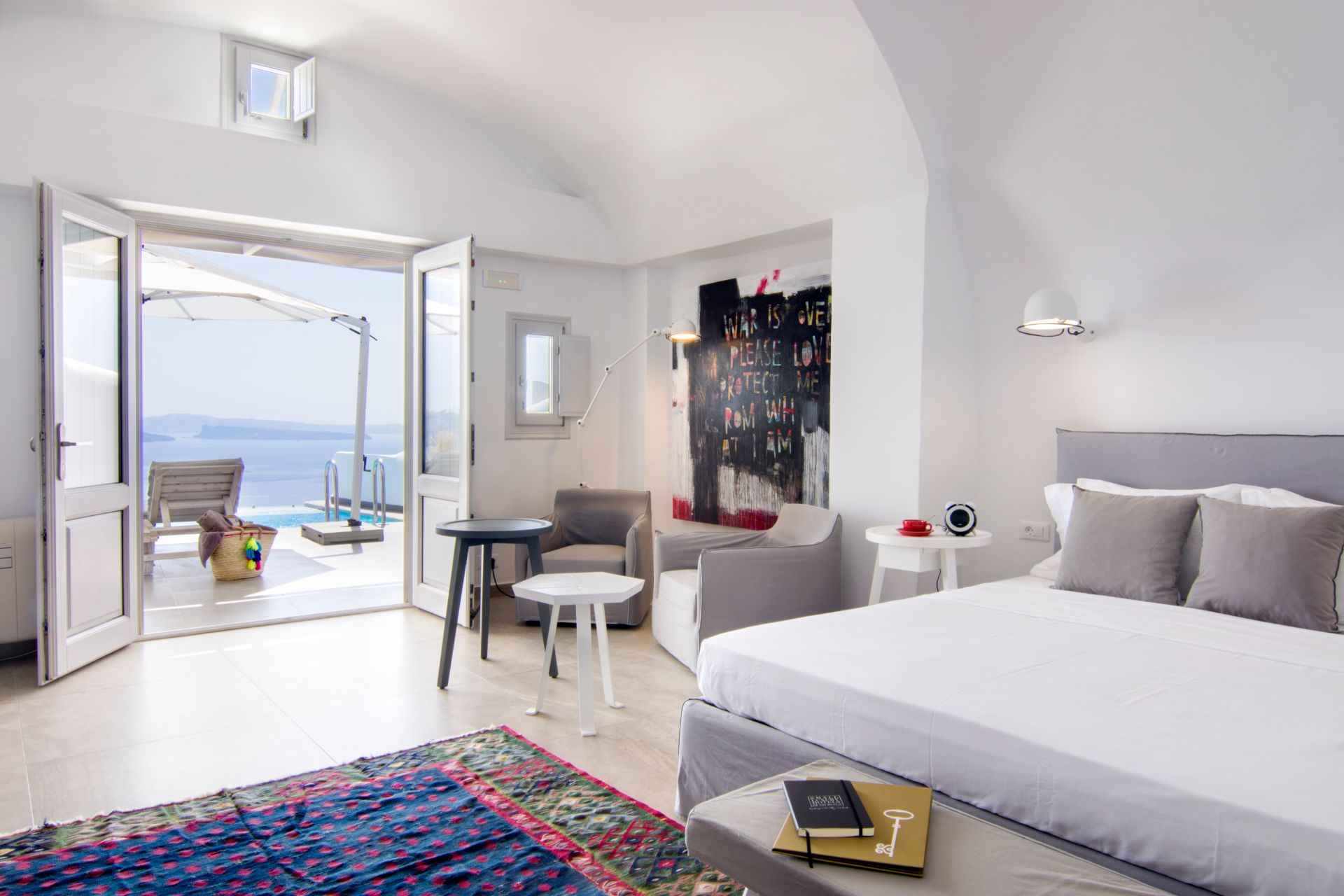 Grande chambre 1 de l'hôtel Santorini Secret Suites & Spa en Grèce île Cyclades
