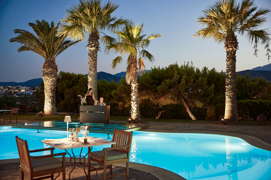 Restaurant à la carte Minotaure à St.Nicolas Bay Boutique hôtel de Luxe situé à Aghios Nicolaos en Crète