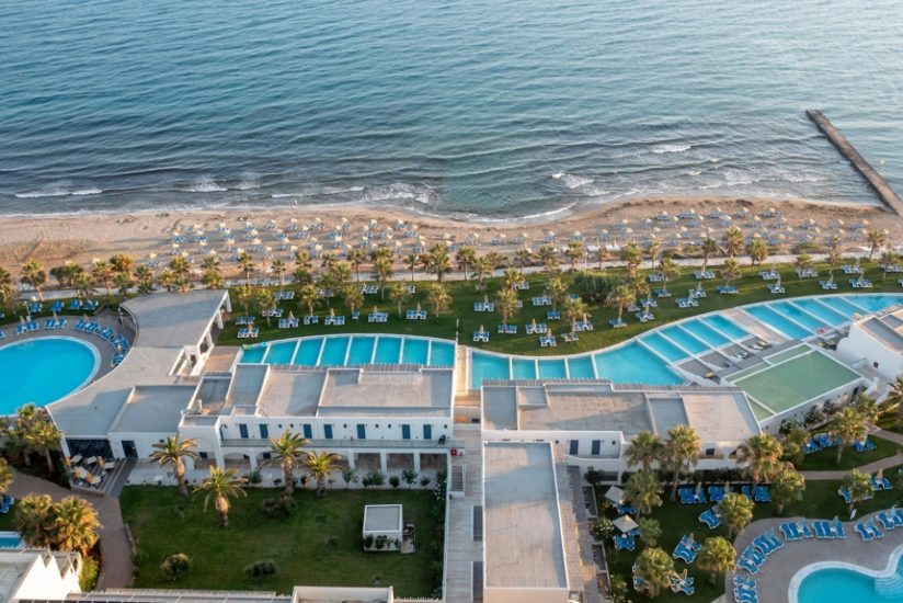 Vue sur les suites front de mer avec piscines privées à l'hôtel Lyttos Beach 5étoiles en all Inclusive en Crète Grèce