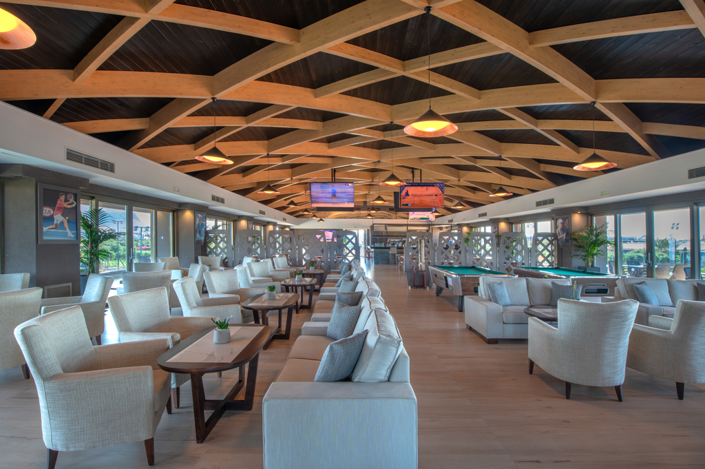 Lounge bar de l'hôtel Lyttos Beach en Crète du nord bord de mer