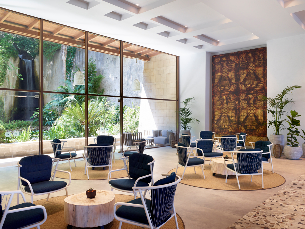 Lobby de l'hôtel Rhodes Bay & Spa situé sur situé sur la plage d'Ixia sur l'île de Rhodos en Grèce