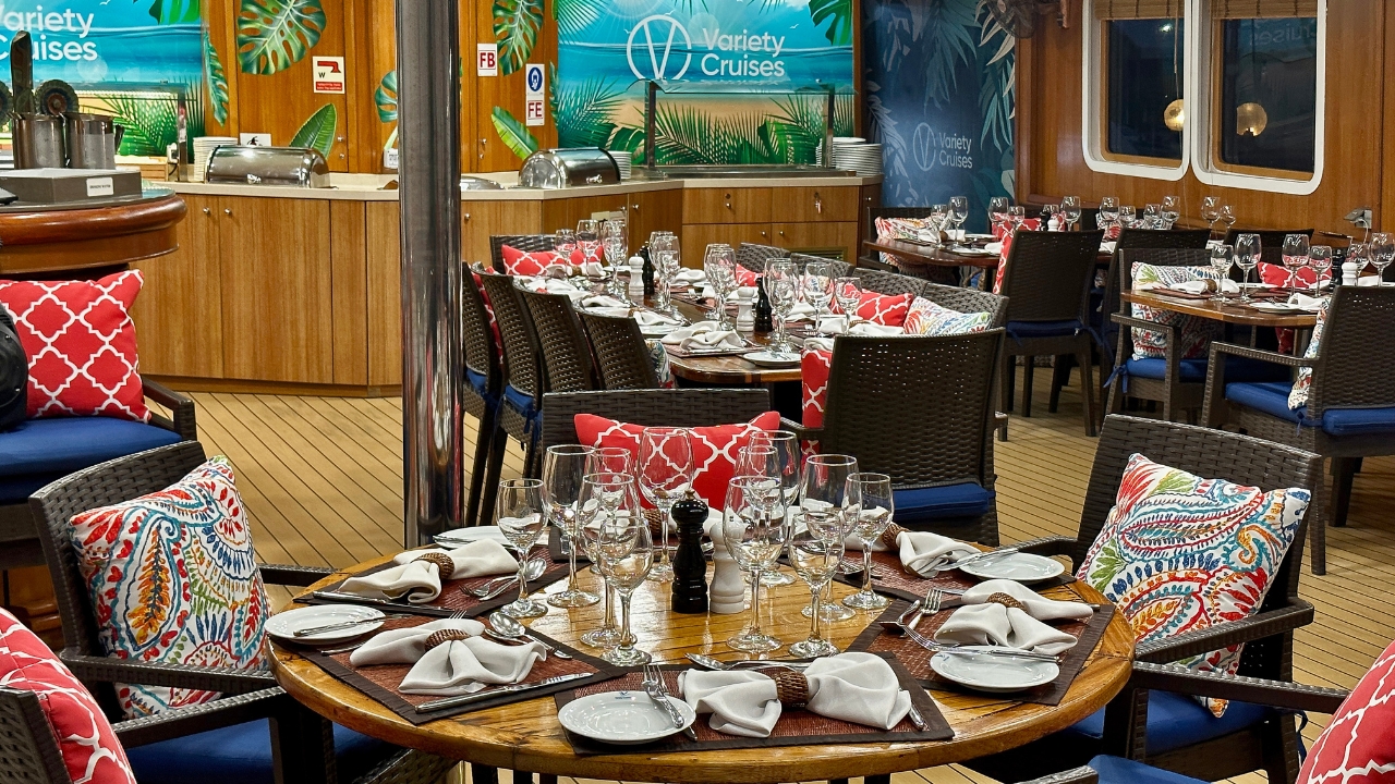 Salle à manger sur le MS PANORAMA II croisière à Tahiti Polynésie Française