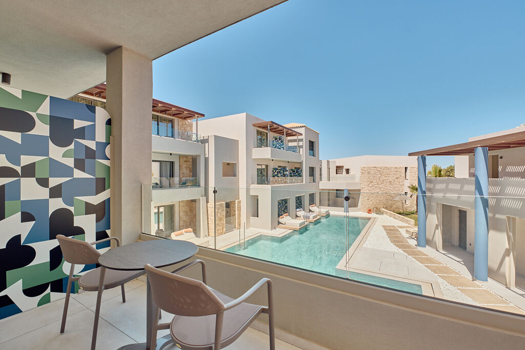 Chambre Deluxe Double avec vue jardin à l'hôtel Paralos Kosta Alímia sur l'île de Crète en Grèce