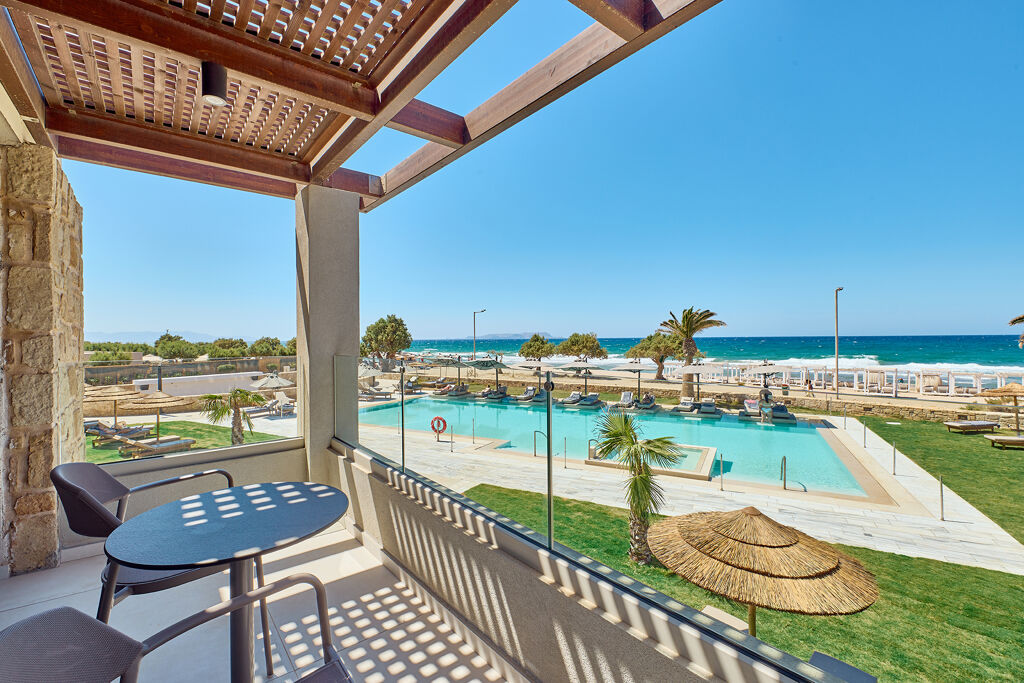 Chambre Deluxe double avec vue mer directe de l'hôtel Paralos Kosta Alímia sur l'île de Crète en Grèce