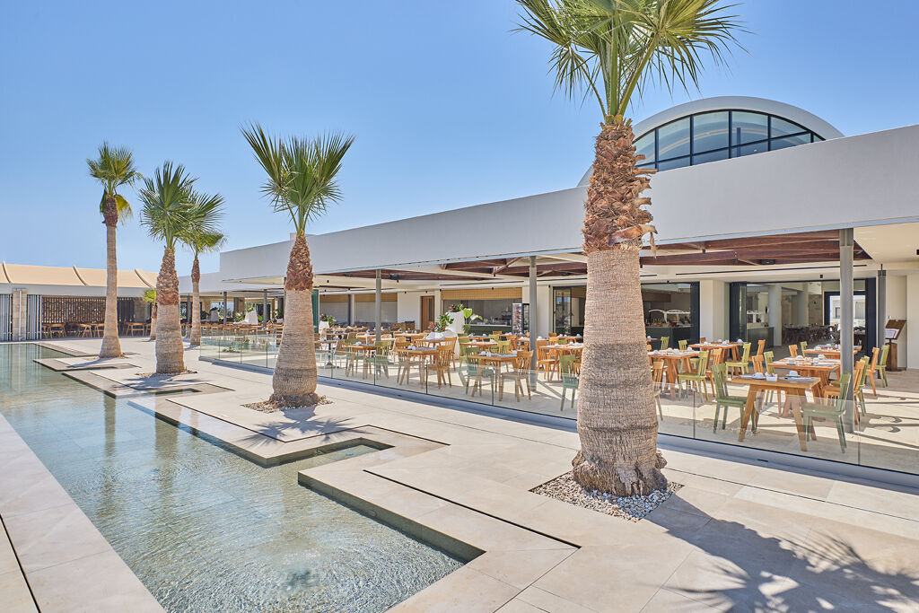 Restaurant de l'hôtel Paralos Kosta Alímia sur l'île de Crète en Grèce