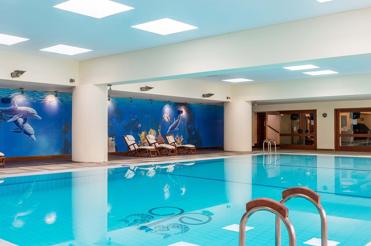 Piscine intérieure de l'hôtel Elounda Bay 5étoiles situé à Elounda proche d'Aghios Nicolaos en Crète