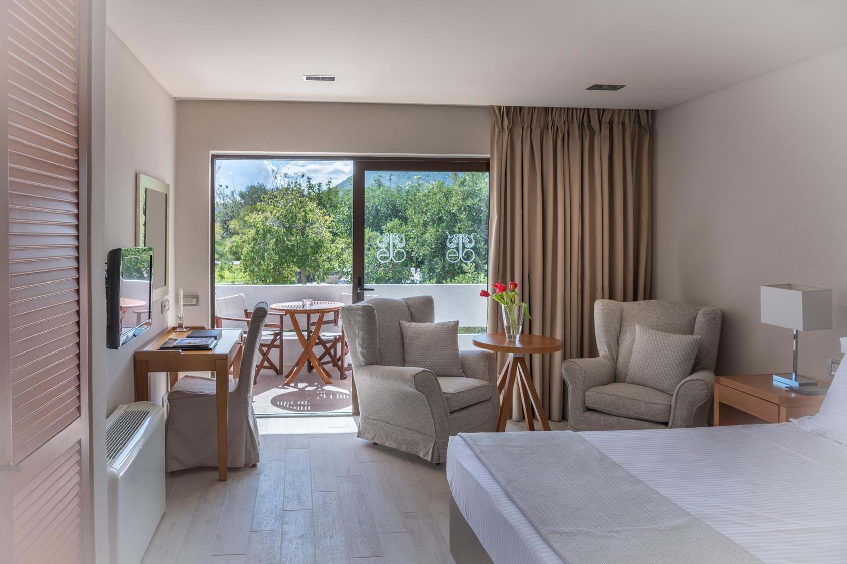 Chambre classique vue montagne de l'Hôtel Elounda Bay 5étoiles situé à Elounda proche d'Aghios Nicolaos en Crète