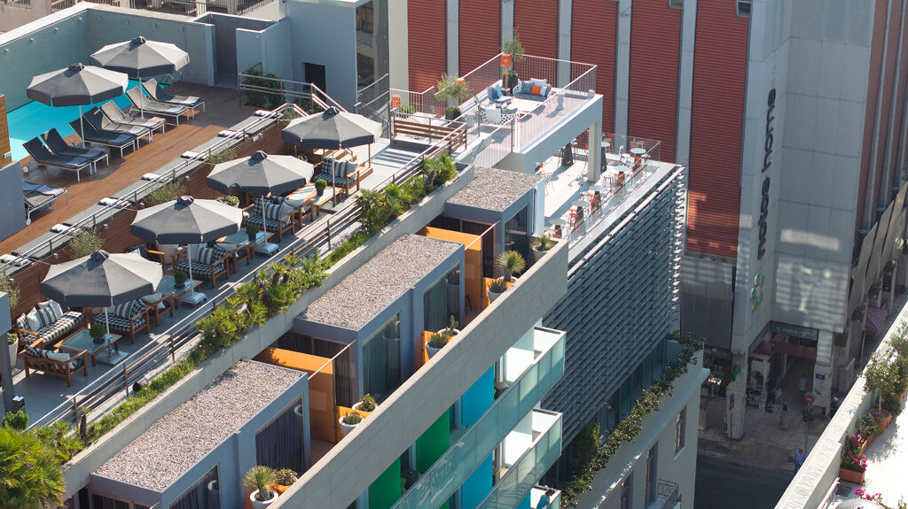 Bar et piscine sur le toit de l'hôtel Fresh 4étoiles situé au coeur de la capitale grecque Athènes