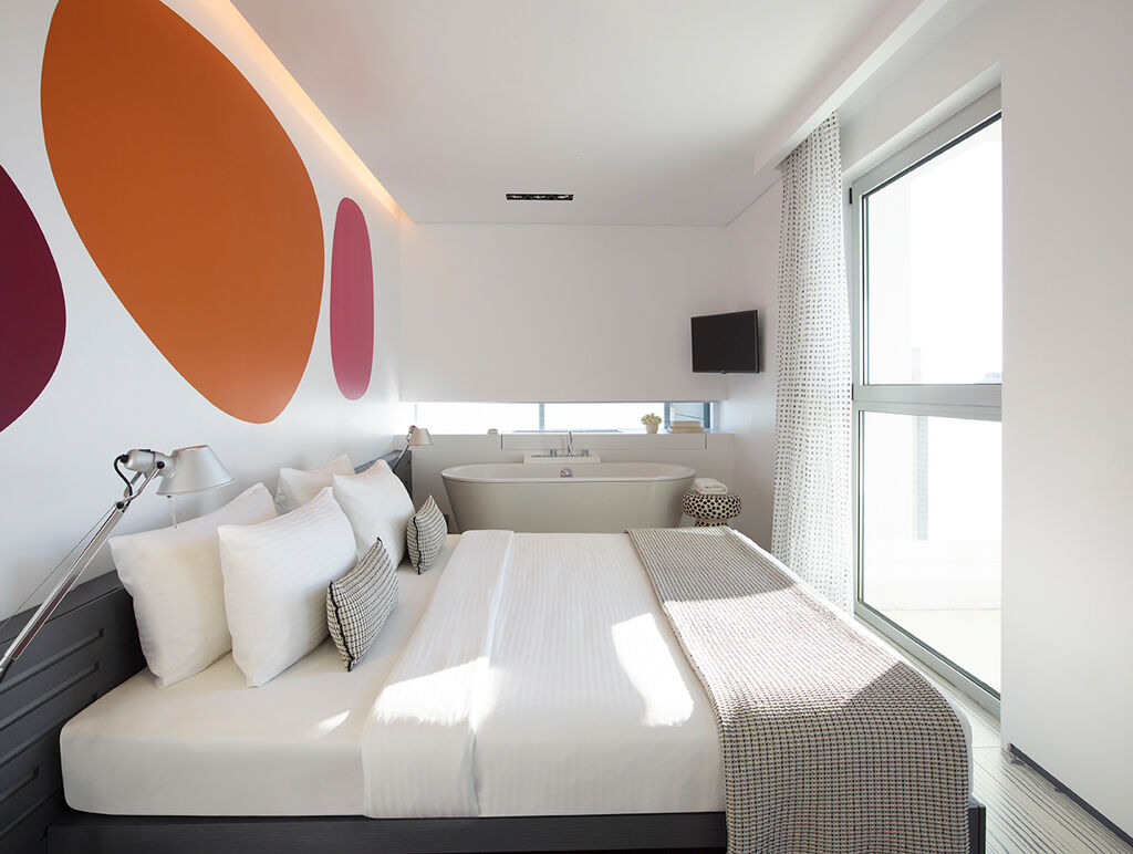Lit double de la Suite à l'hôtel Fresh 4étoiles situé au coeur de la capitale grecque Athènes