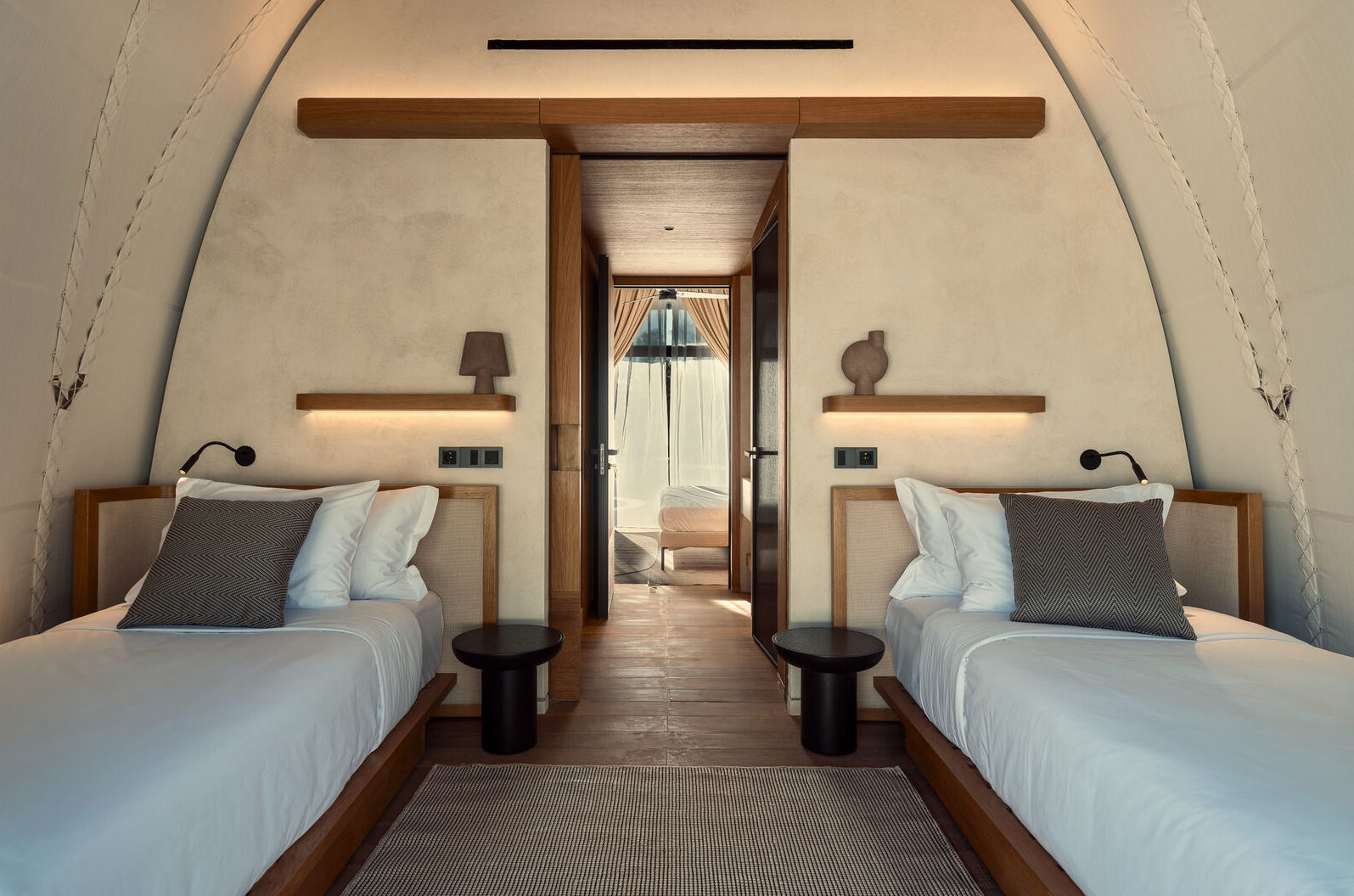 Intérieur de la Cabane Famille Deluxe pour4 personnes ou 2 adultes 2 enfants Resort 91Athens Domes 5étoiles de Luxe situé sur la Riviera Athénienne en Grèce