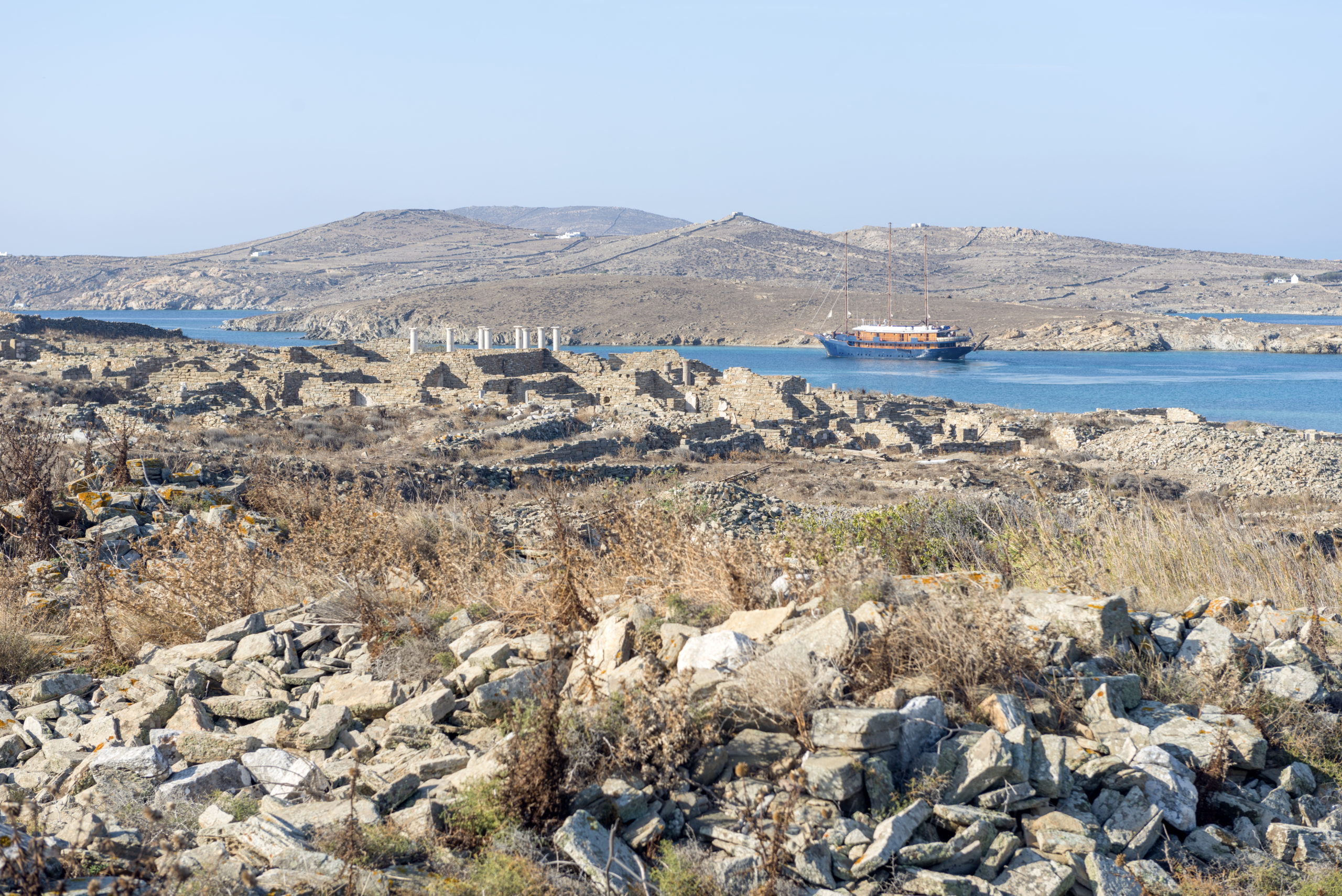 Delos Capitale des Cyclades dans la Mythologie grecque visite du site archéologique durant une excursion lors de la croisière les joyaux des Cyclades