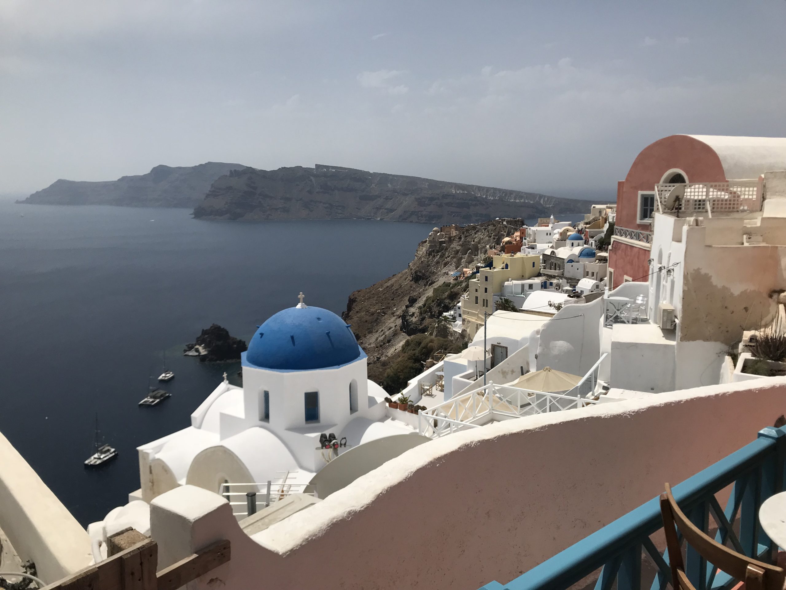 Santorin île des Cyclades visitée toute l'année île située en mer Egée en Grèce