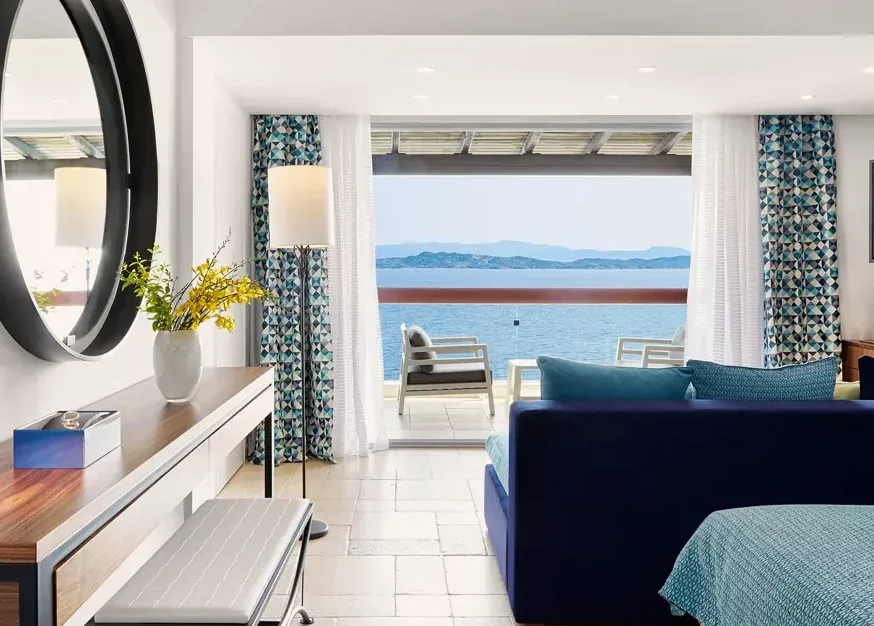 Junior suite l'hôtel Eagles Palace Resort situé en Chalcidique proche du Mont-Athos en Grèce du Nord.