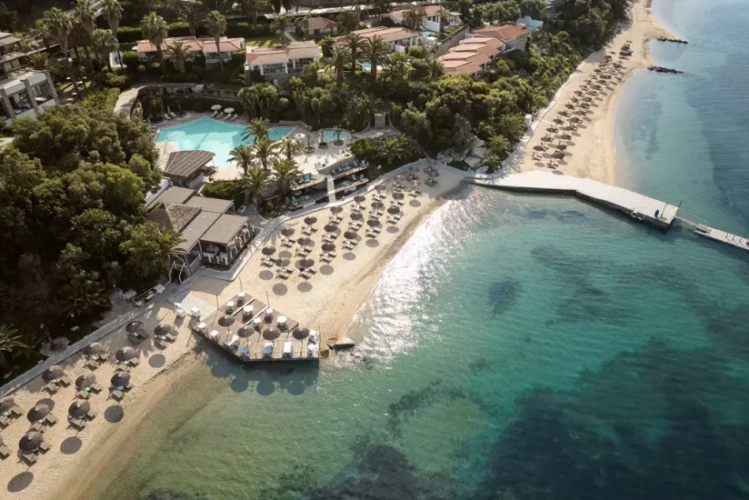 eagles resort bord de plage et plage de sable fin en Chalcidique en Grèce du Nord