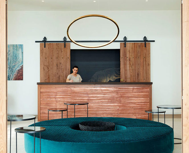 Réception de l'hôtel Eagles Palace Resort situé en Chalcidique proche du Mont-Athos en Grèce du Nord.