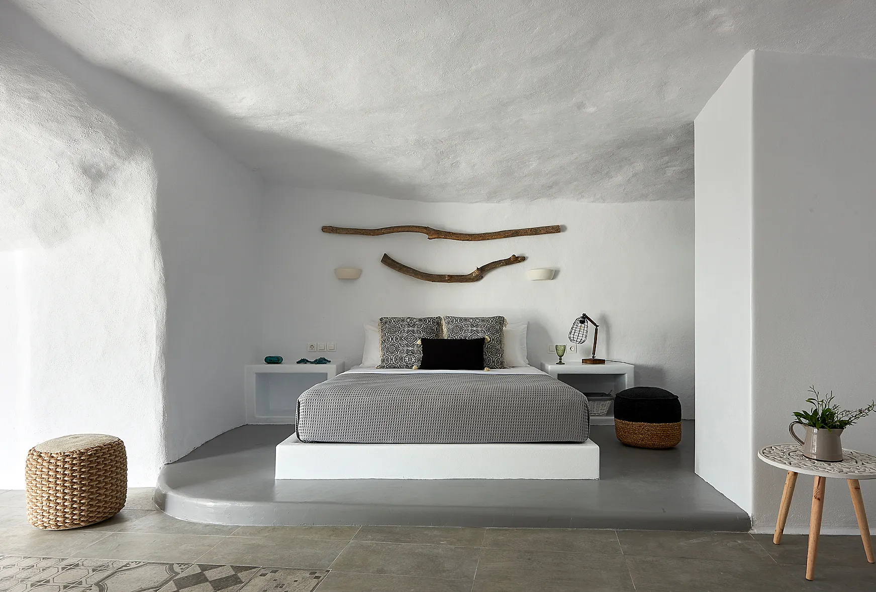 Suite de l'étage dans les suites Terra Mare au rez-de-chaussée pieds dans l'eau situé à Mytakas sur l'île de Milos dans les Cyclades en Grèce