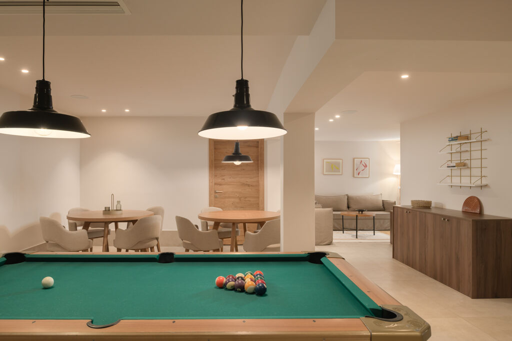 salle de billard à Hôtel Paralos Venus Suites Adults only situé en Crète du nord à Analipsis - Hersonissos
